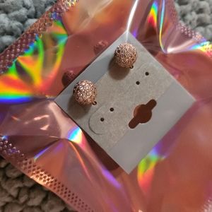 Round gold plated stud earrings